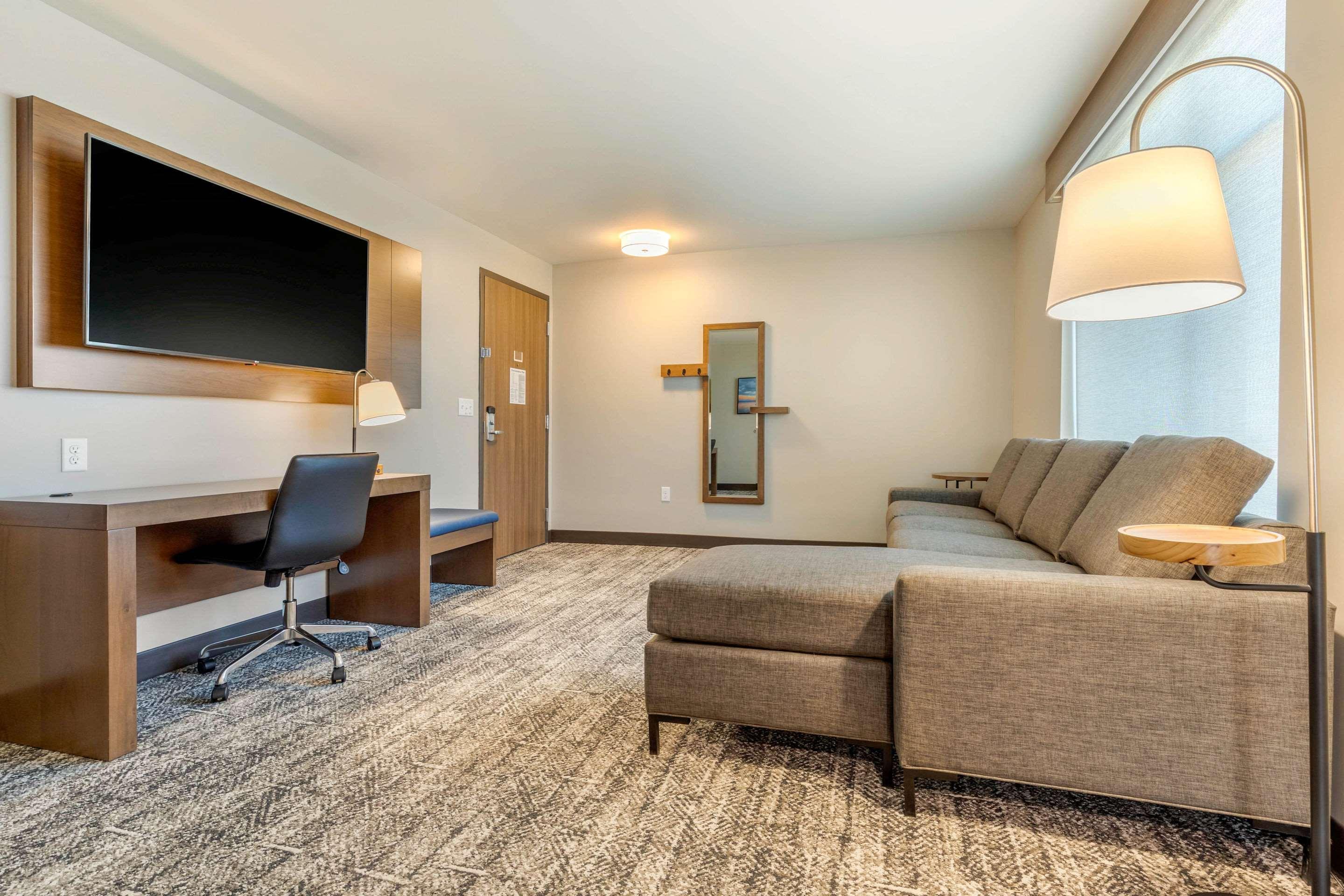 Cambria Hotel Davenport Quad Cities Беттендорф Экстерьер фото