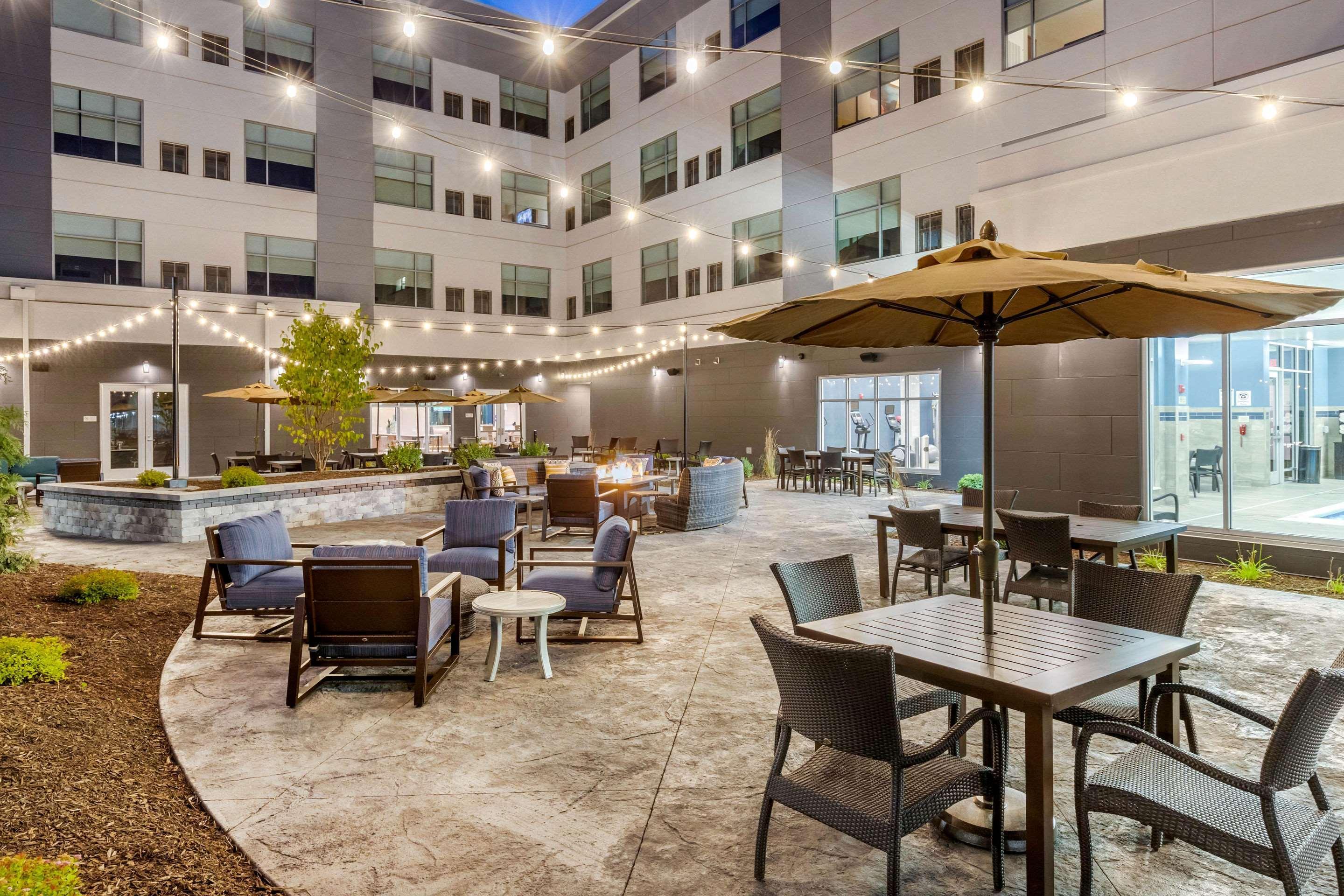 Cambria Hotel Davenport Quad Cities Беттендорф Экстерьер фото
