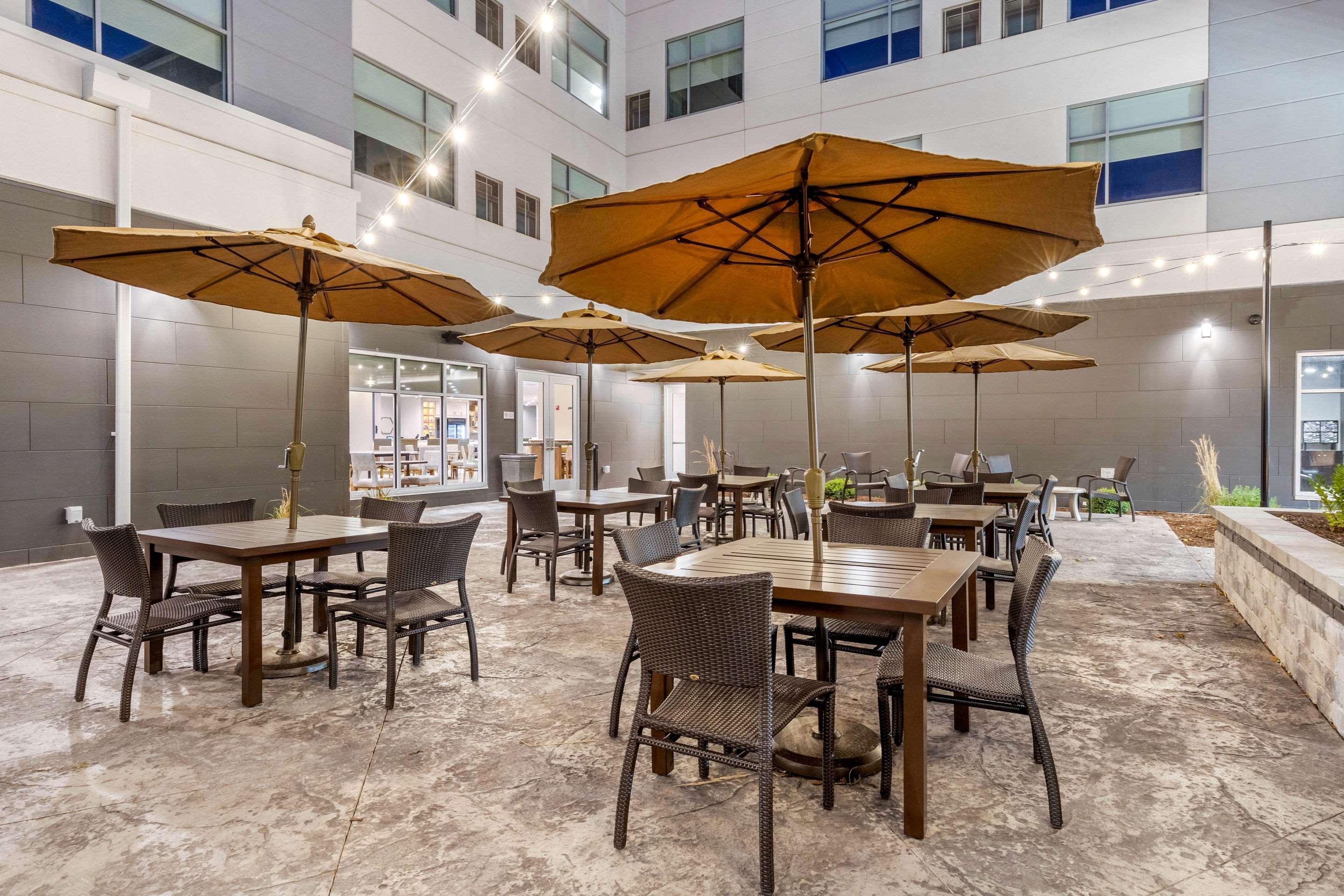 Cambria Hotel Davenport Quad Cities Беттендорф Экстерьер фото