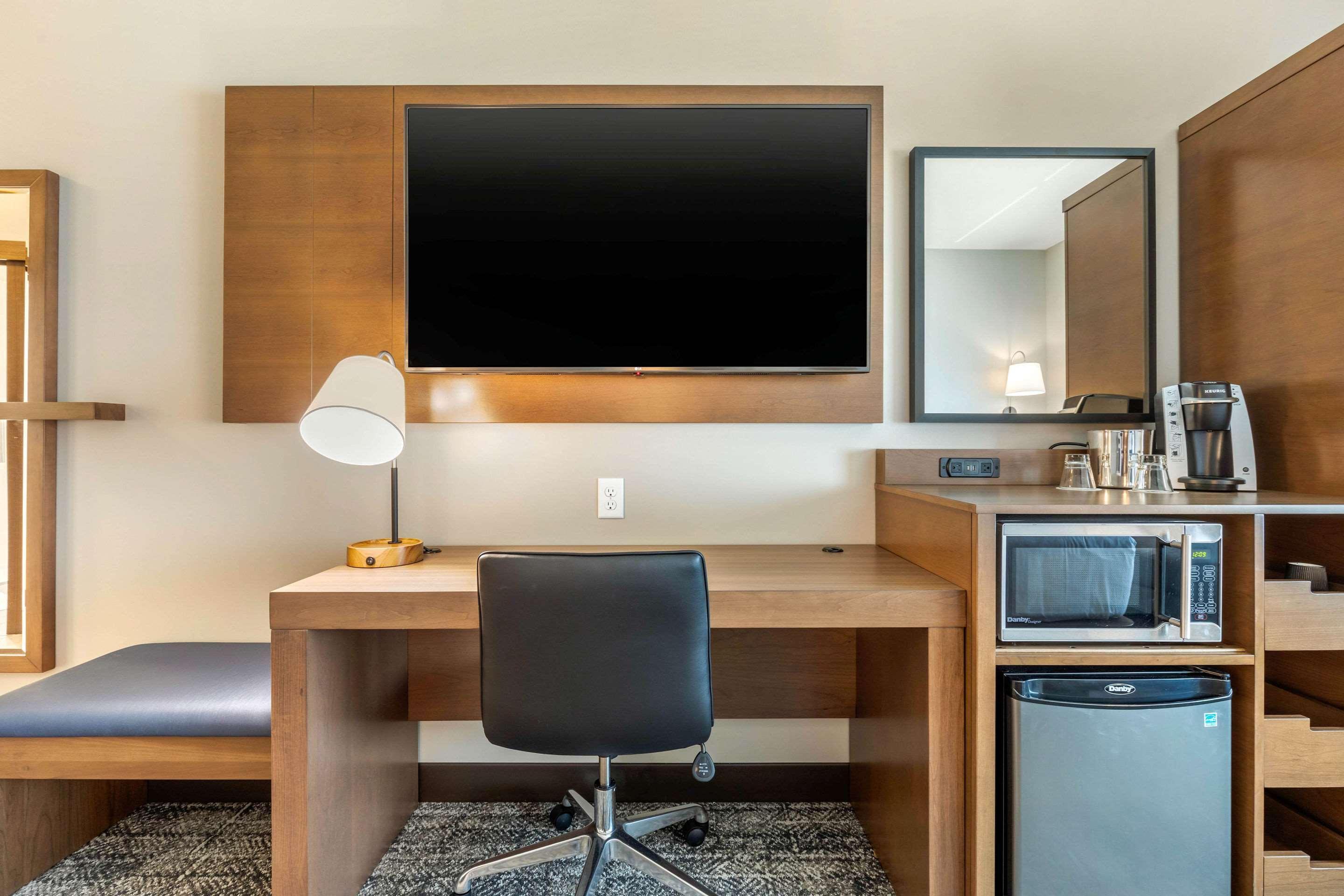 Cambria Hotel Davenport Quad Cities Беттендорф Экстерьер фото
