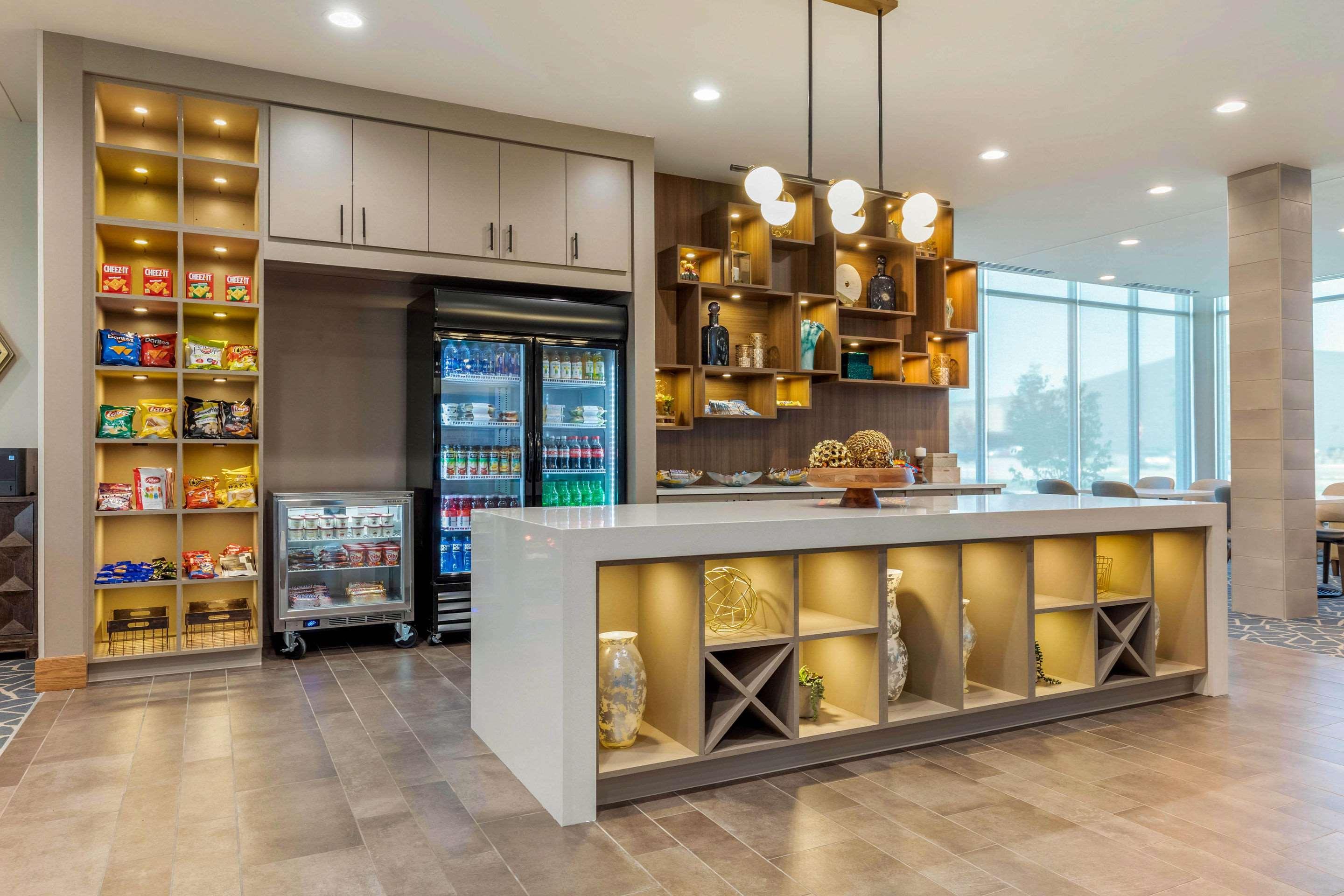 Cambria Hotel Davenport Quad Cities Беттендорф Экстерьер фото