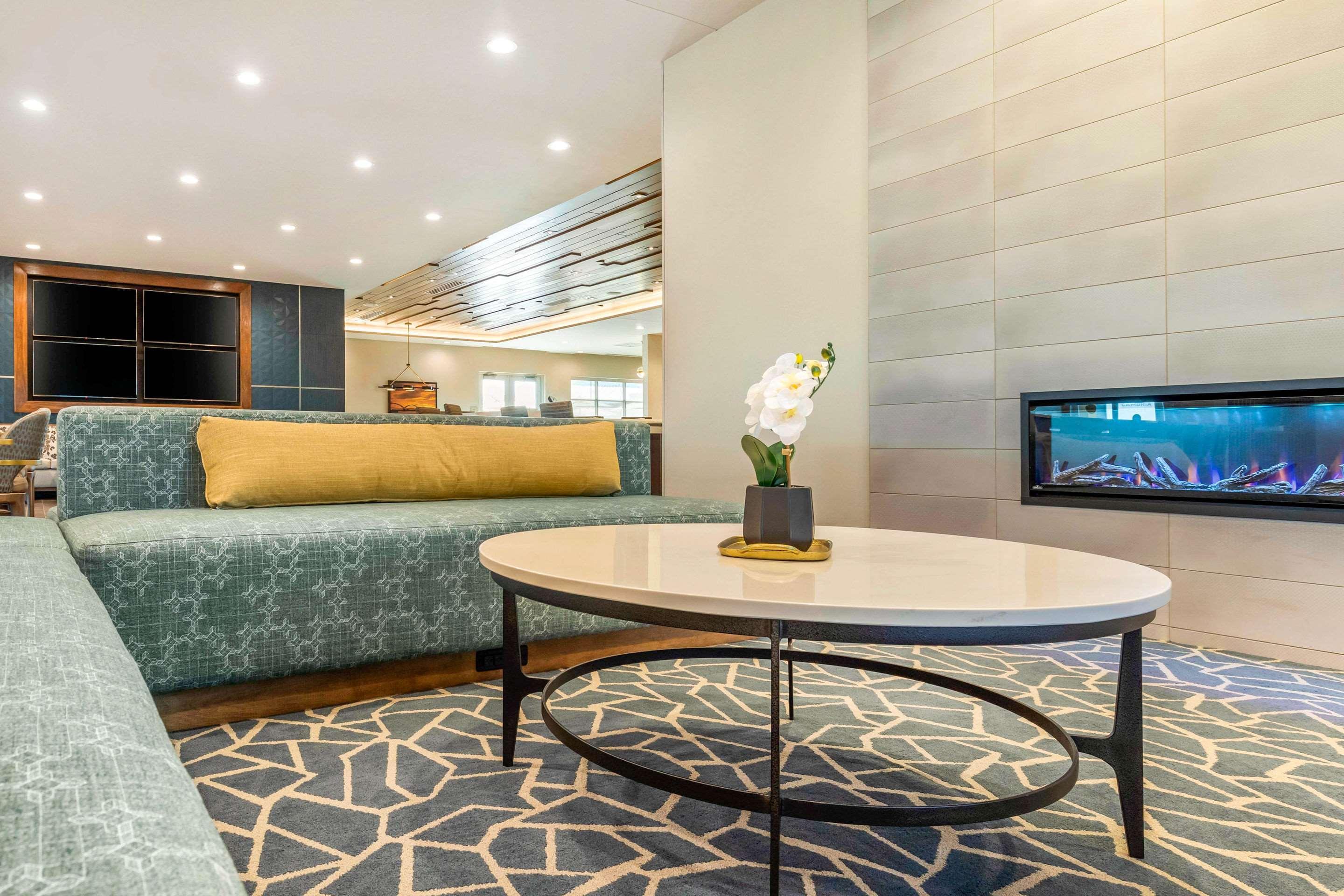 Cambria Hotel Davenport Quad Cities Беттендорф Экстерьер фото
