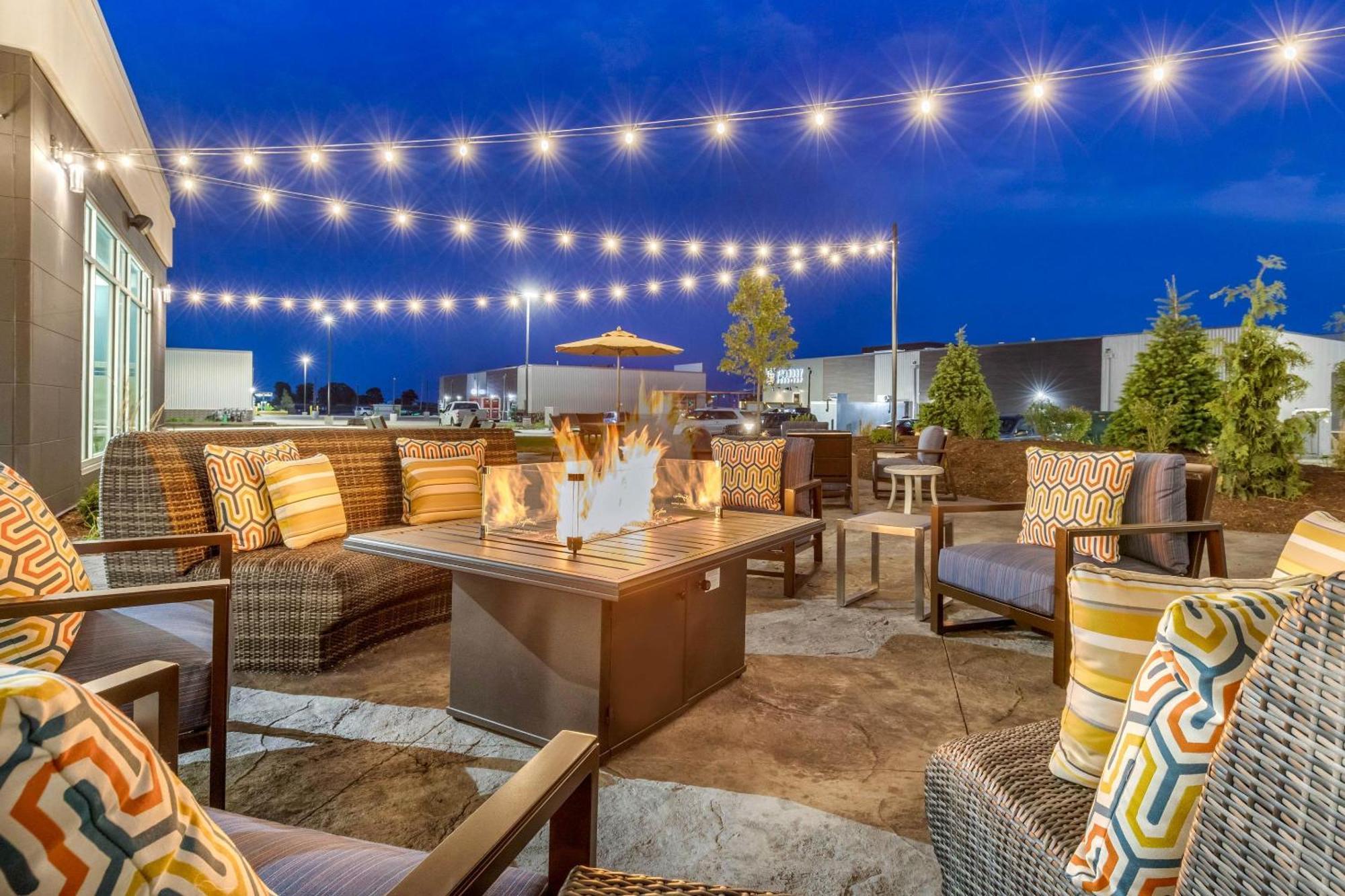 Cambria Hotel Davenport Quad Cities Беттендорф Экстерьер фото