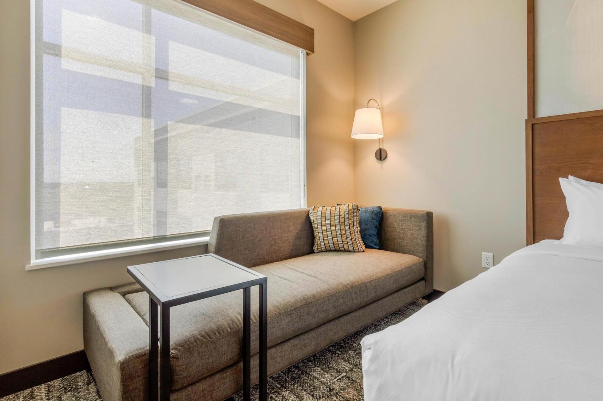 Cambria Hotel Davenport Quad Cities Беттендорф Экстерьер фото