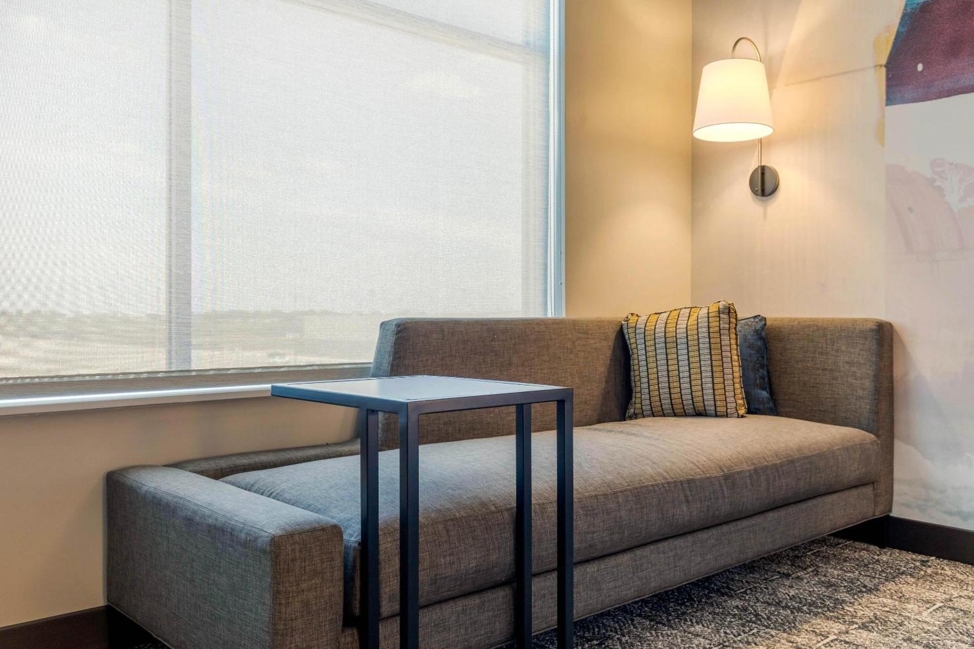 Cambria Hotel Davenport Quad Cities Беттендорф Экстерьер фото