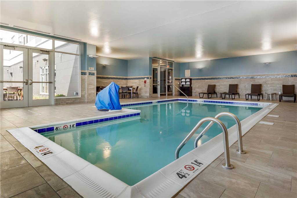 Cambria Hotel Davenport Quad Cities Беттендорф Удобства фото
